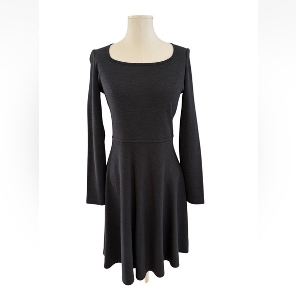 St. John Milano Knit Scoop Neck Drop Waist Flare Wool Blend Dress Sz 6 Gray